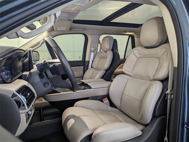 Used 2024 Lincoln Navigator L Reserve image 5