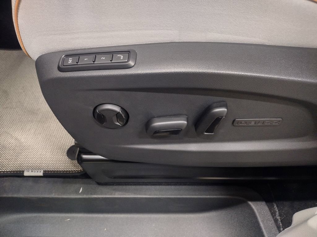 New 2025 Volkswagen ID. Buzz 1st Edition image 27