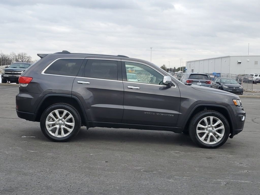 Used 2017 Jeep Grand Cherokee Limited image 10
