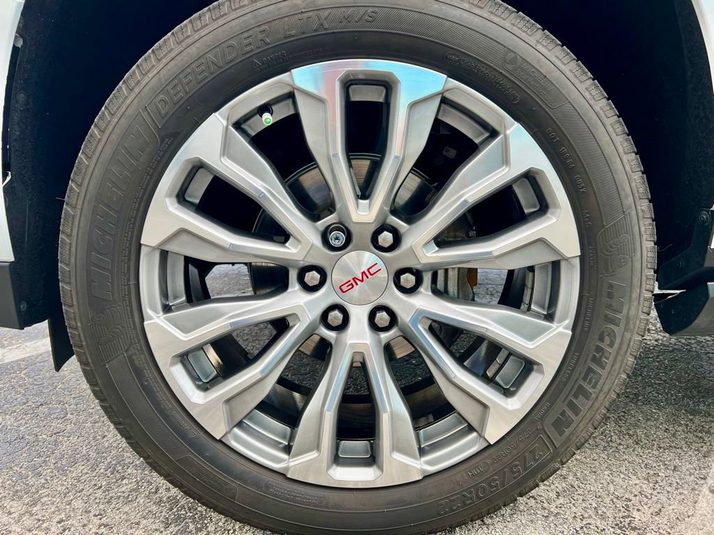 Used 2021 GMC Yukon Denali w/ Denali Ultimate Package image 24