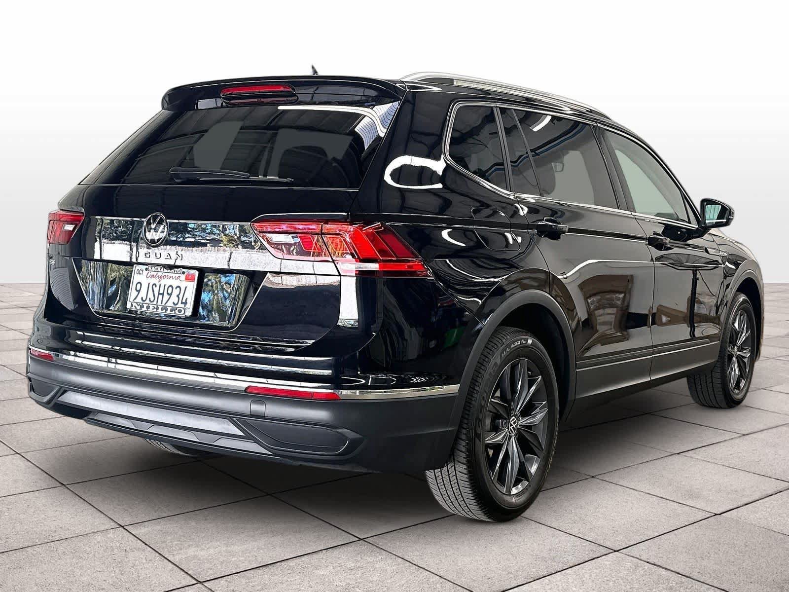 Used 2023 Volkswagen Tiguan SE w/ Panoramic Sunroof Package FWD image 10