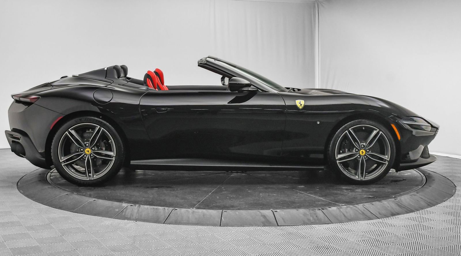 Certified 2025 Ferrari Roma Spider image 10