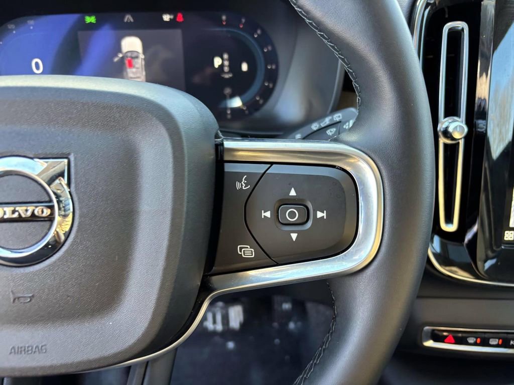 New 2025 Volvo XC40 B5 Plus w/ Protection Package Premier image 18