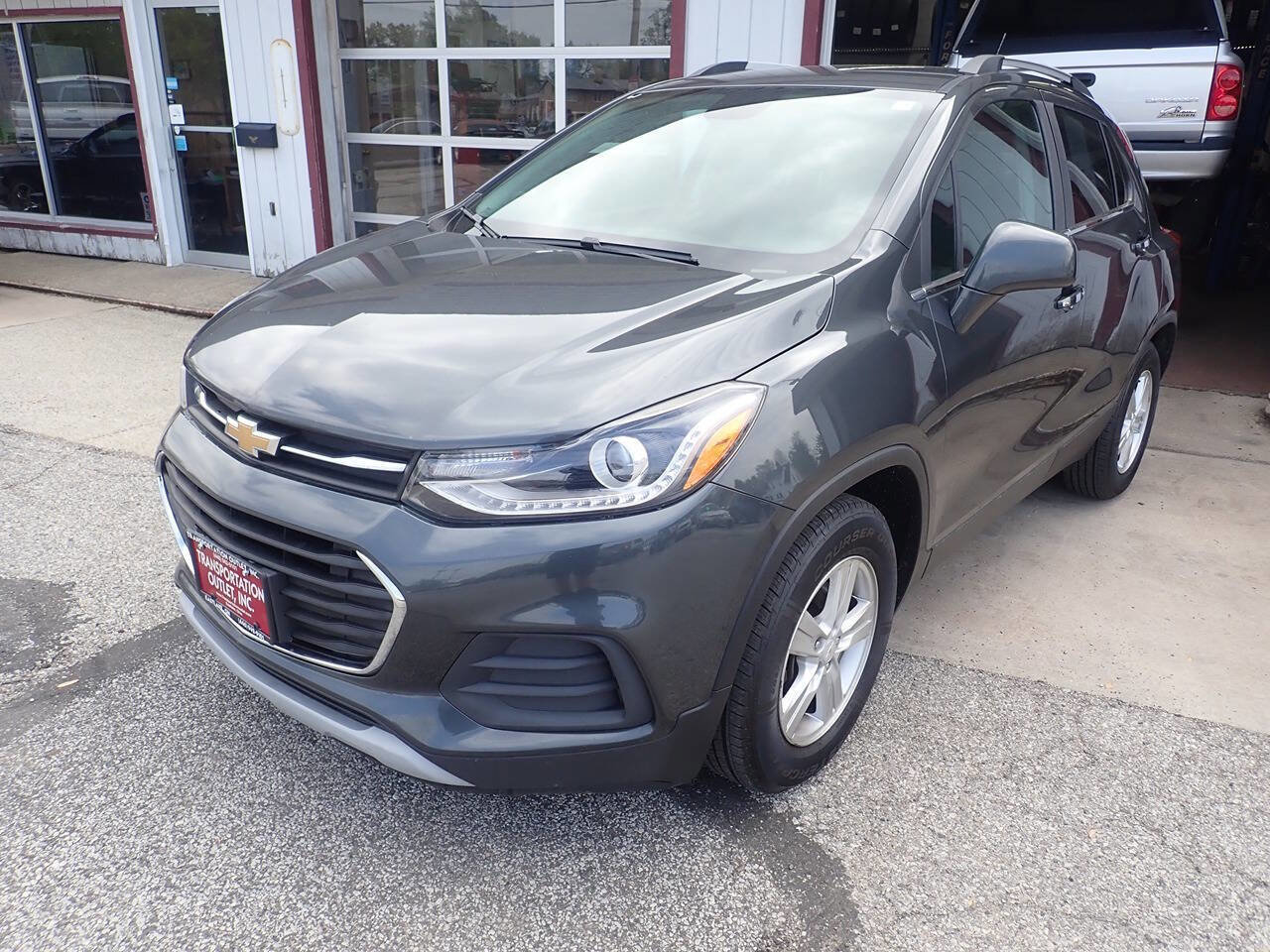 Used 2017 Chevrolet Trax LT w/ LT Convenience Package image 2