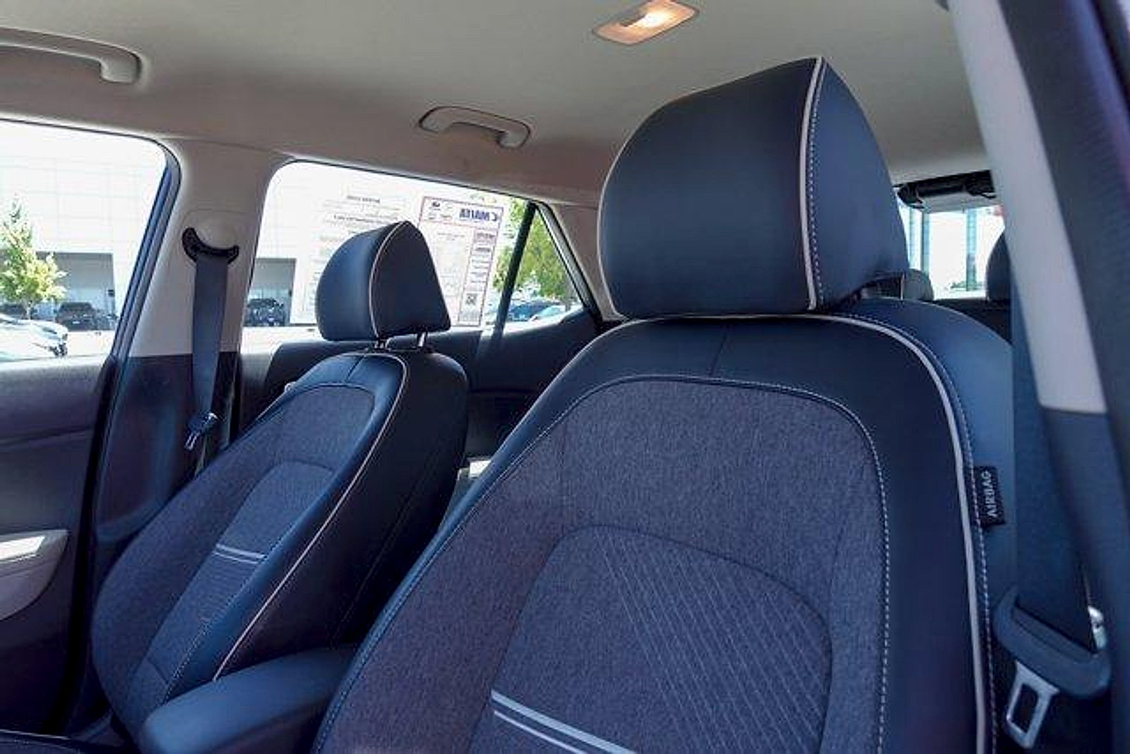 Used 2021 Hyundai Venue FWD image 10