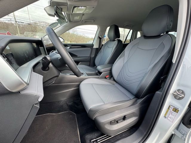 Used 2025 Volkswagen Tiguan SE image 29