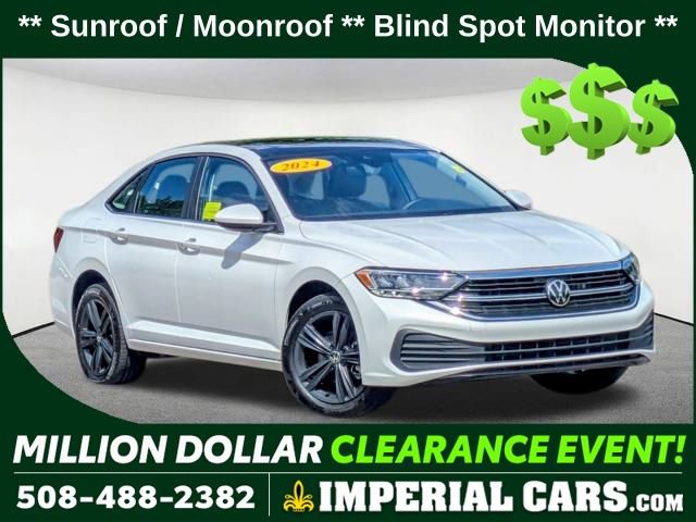 Used 2024 Volkswagen Jetta SE w/ Panoramic Sunroof Package