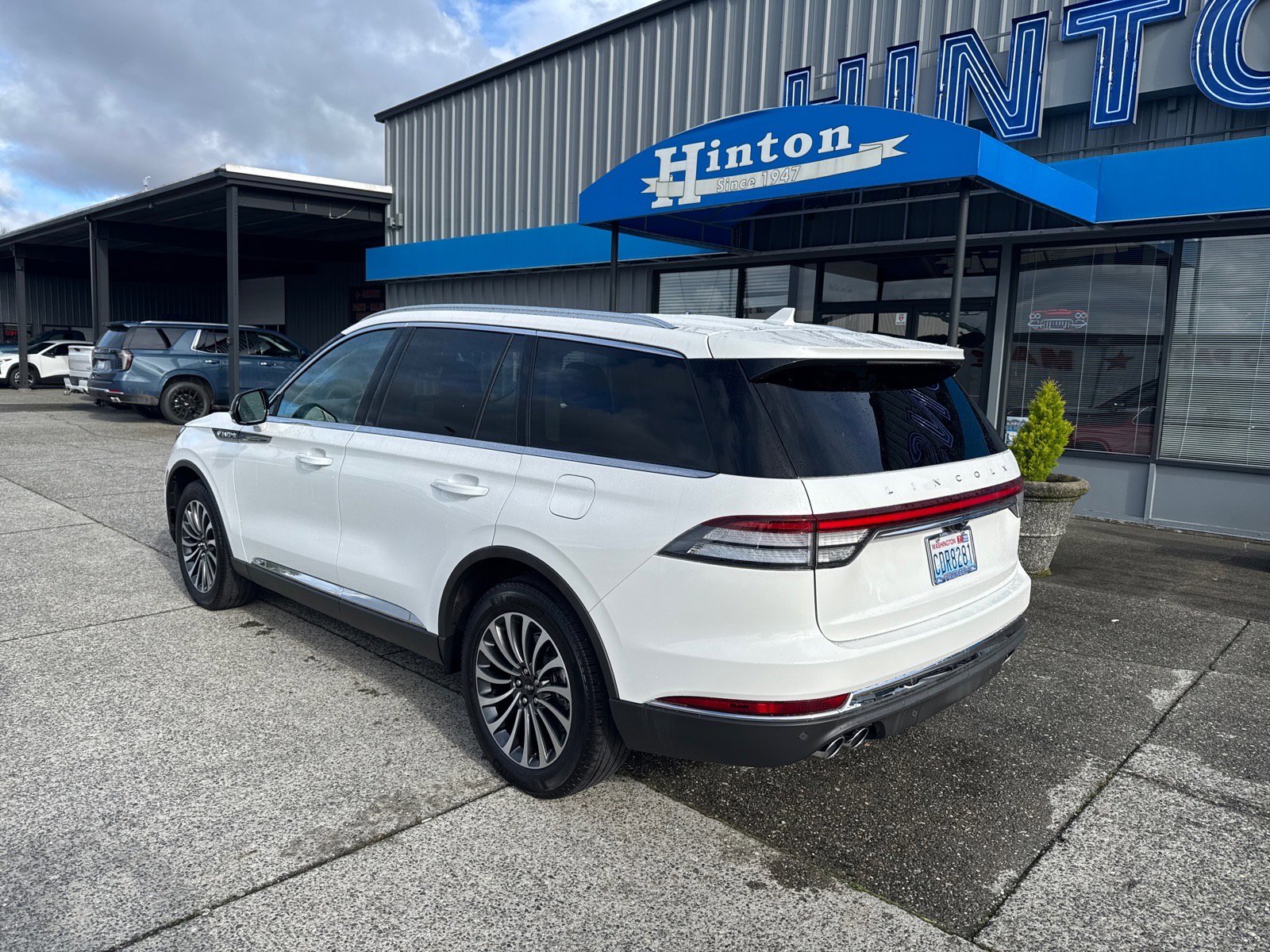 Used 2022 Lincoln Aviator AWD w/ Premium Package image 3