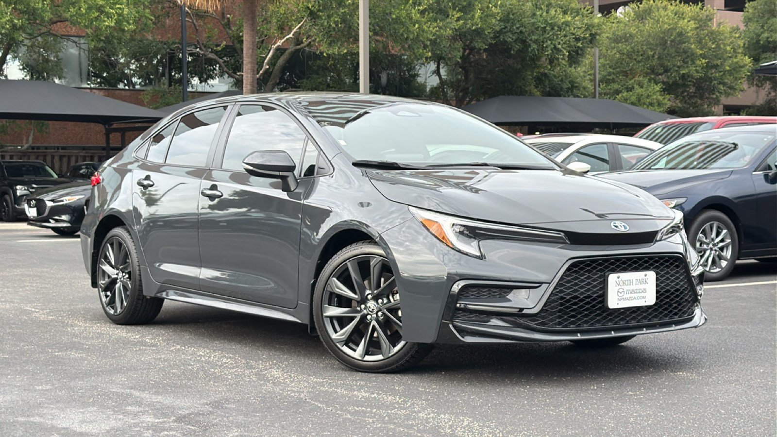 Used 2024 Toyota Corolla SE FWD image 2