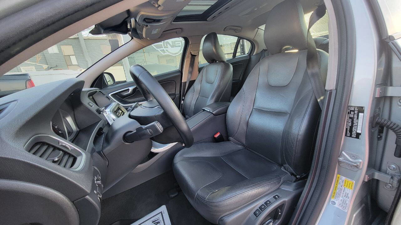 Used 2017 Volvo S60 T5 Dynamic image 13