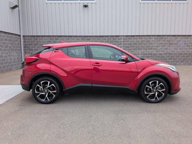 Used 2021 Toyota C-HR XLE FWD image 2