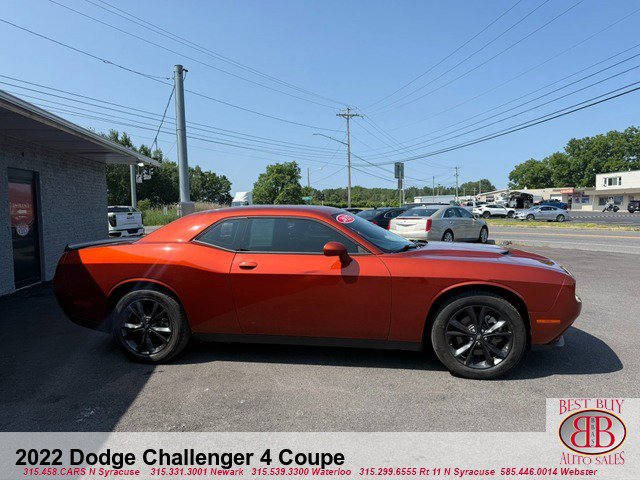 Used 2022 Dodge Challenger SXT w/ Blacktop Package AWD/4WD image 2