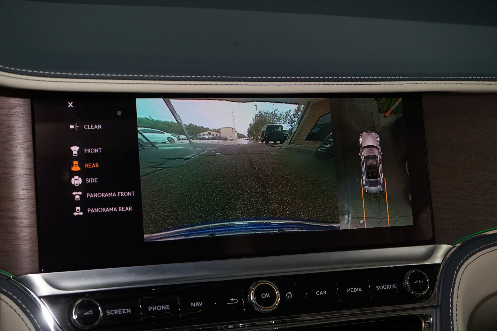 Used 2022 Bentley Flying Spur V8 AWD/4WD image 17