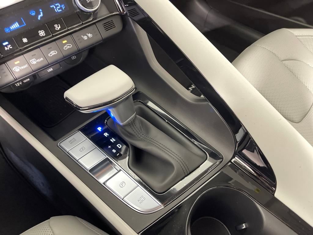 New 2025 Hyundai Elantra Limited image 24