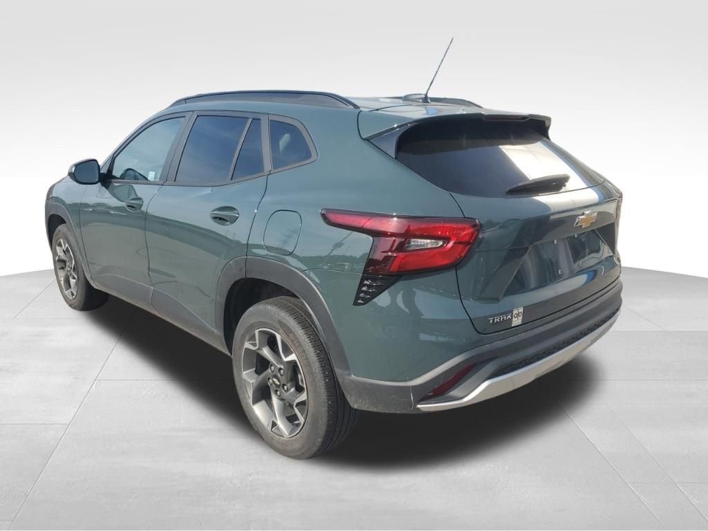 Used 2025 Chevrolet Trax LT FWD image 4