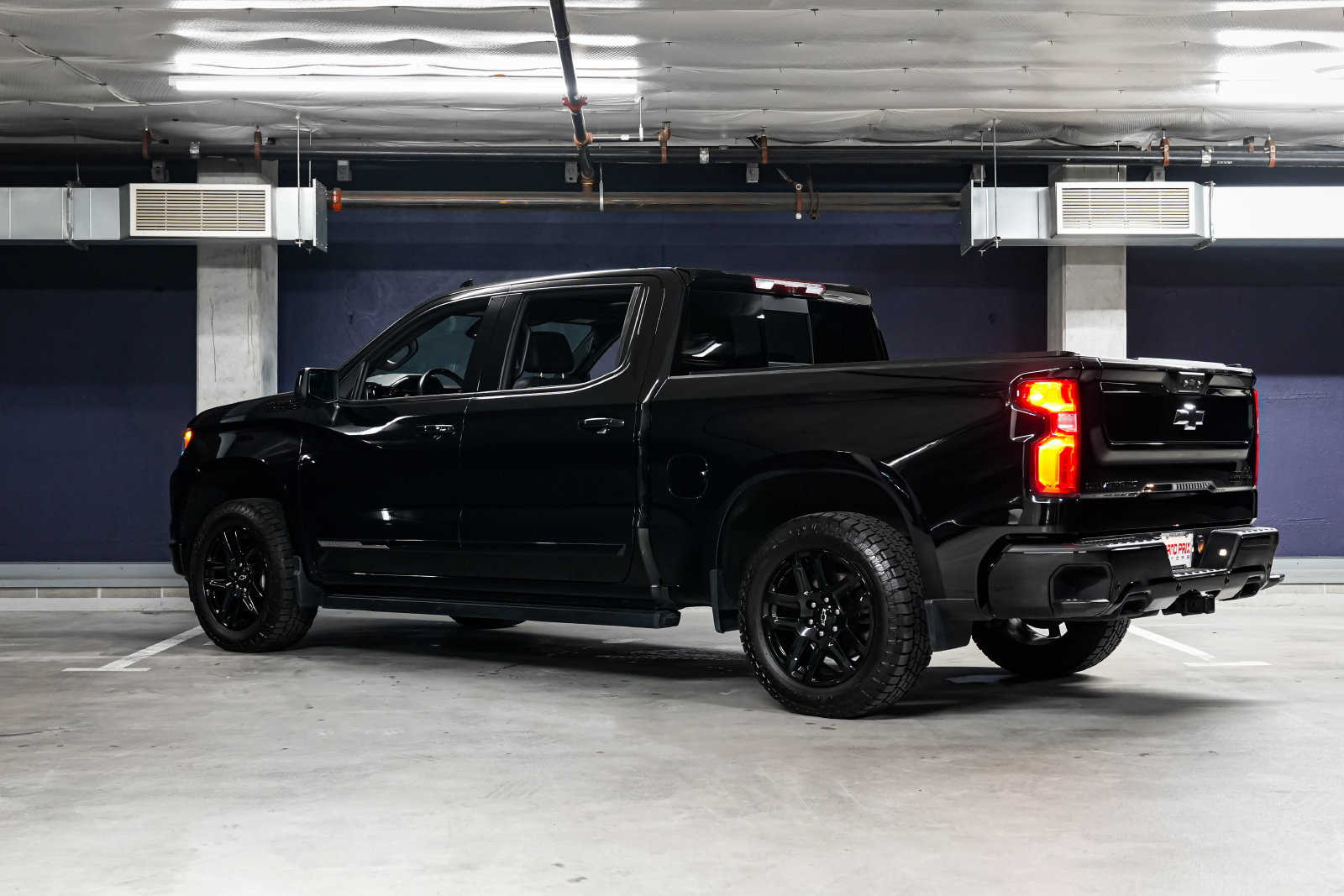 Used 2024 Chevrolet Silverado 1500 High Country w/ Midnight Edition AWD/4WD image 8