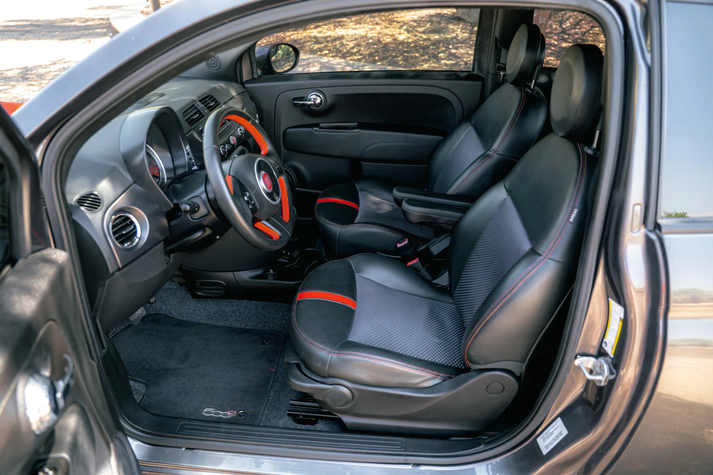 Used 2015 FIAT 500 e FWD image 36