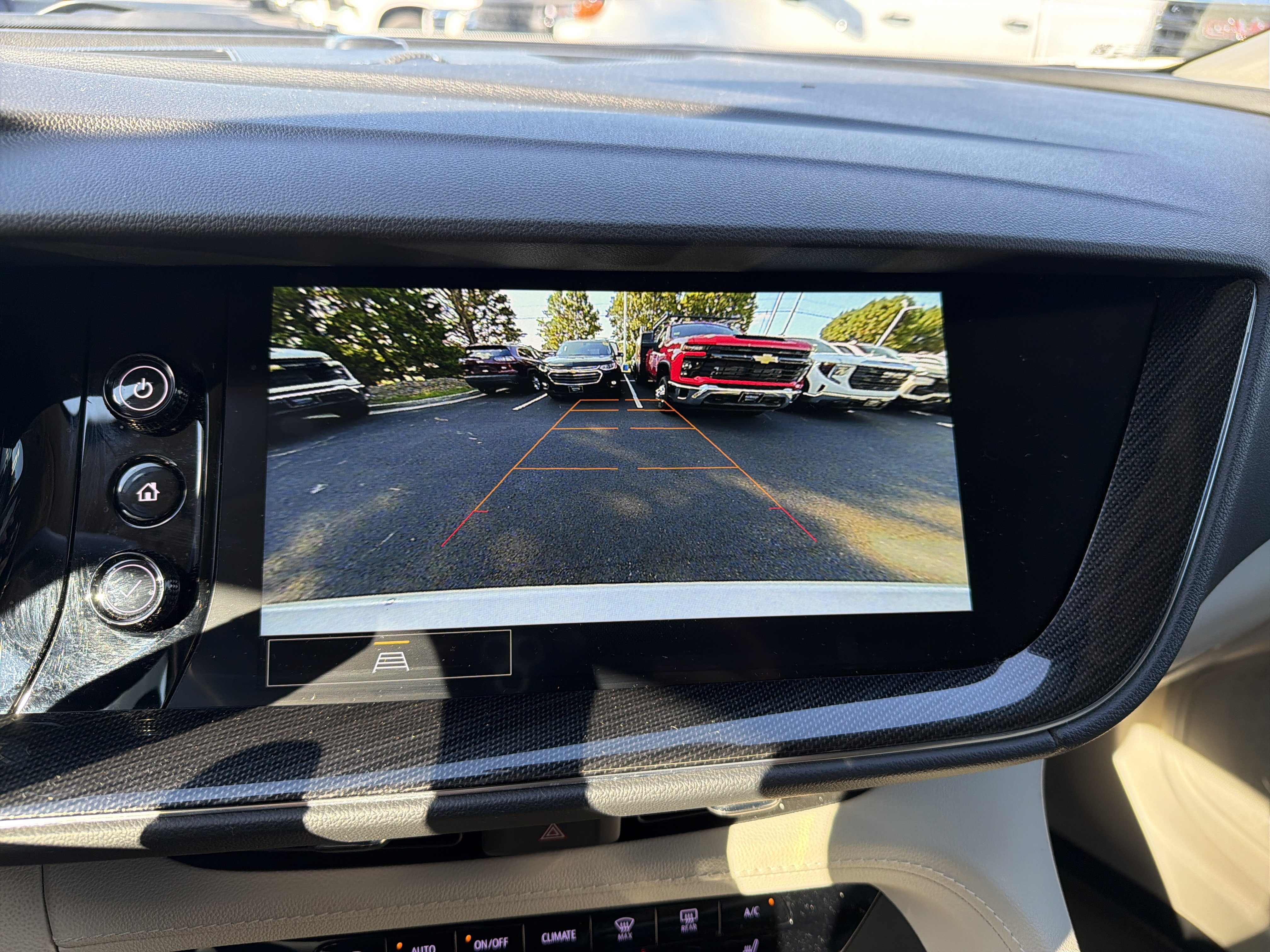 Used 2022 Buick Envision Essence w/ Safety Package FWD image 25