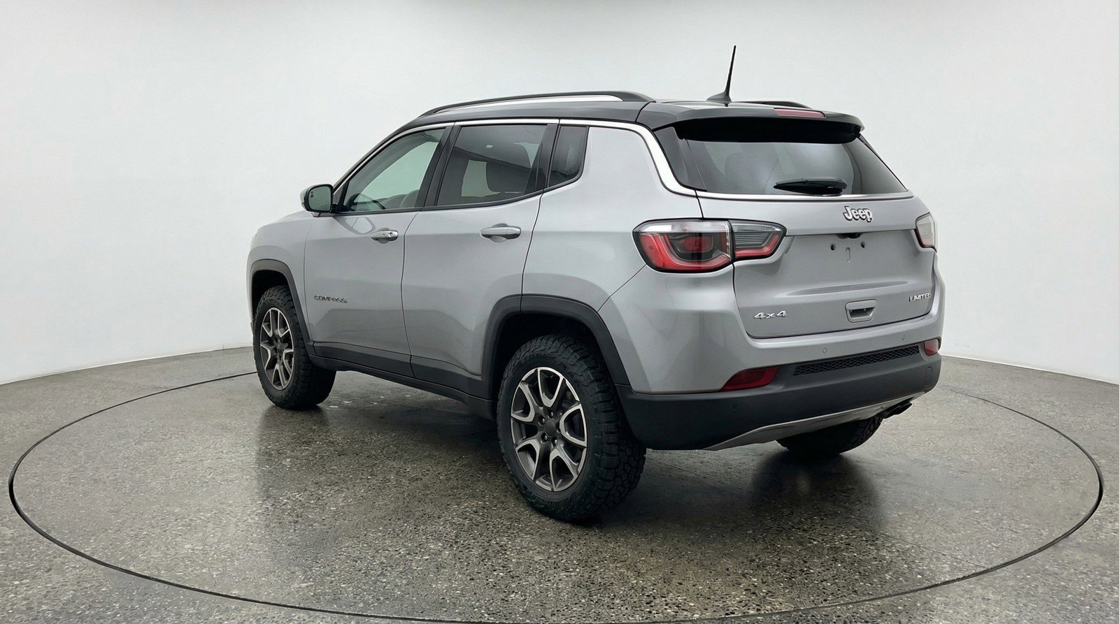Used 2025 Jeep Compass Trailhawk AWD/4WD image 6