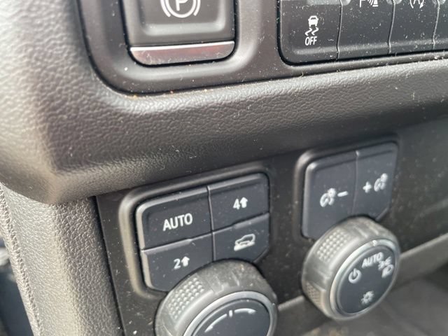 Used 2021 Chevrolet Suburban RST w/ Luxury Package AWD/4WD image 12