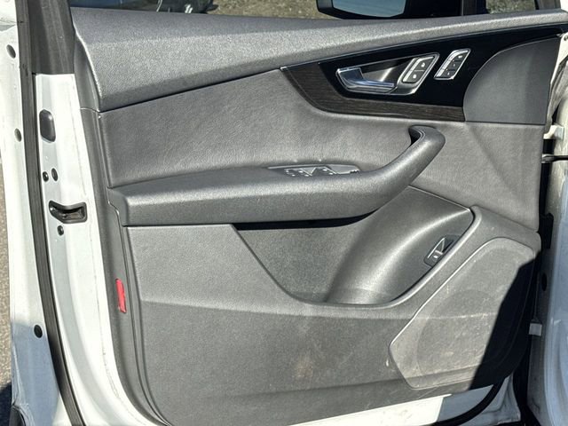 Used 2017 Audi Q7 3.0T Premium image 21