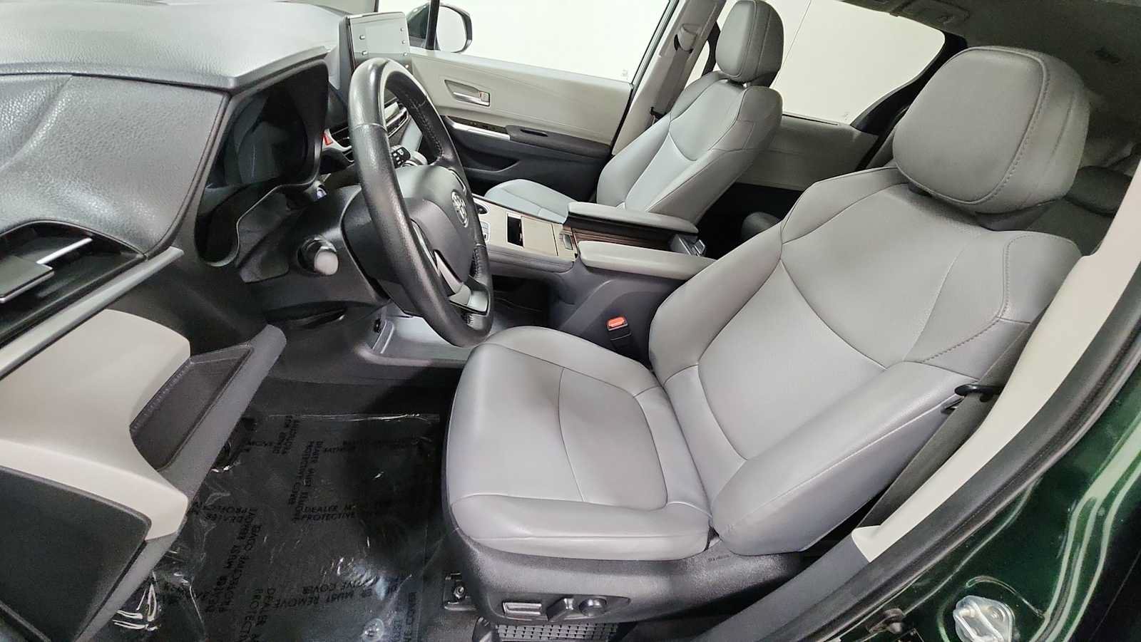 Certified 2024 Toyota Sienna XLE FWD image 13
