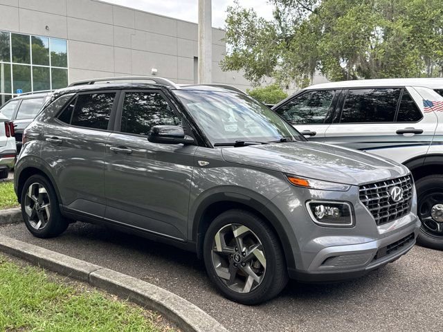Used 2022 Hyundai Venue Limited w/ Cargo Package FWD image 11