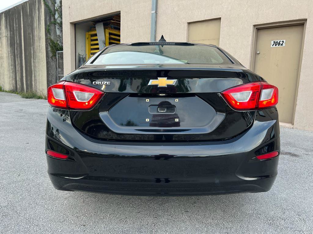 Used 2018 Chevrolet Cruze LS FWD image 3