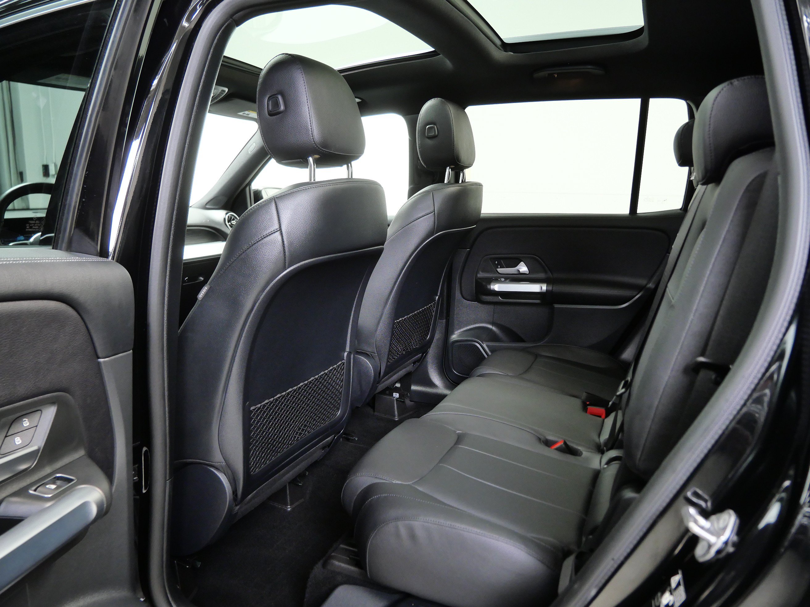 Used 2023 Mercedes-Benz GLB 250 4MATIC image 16