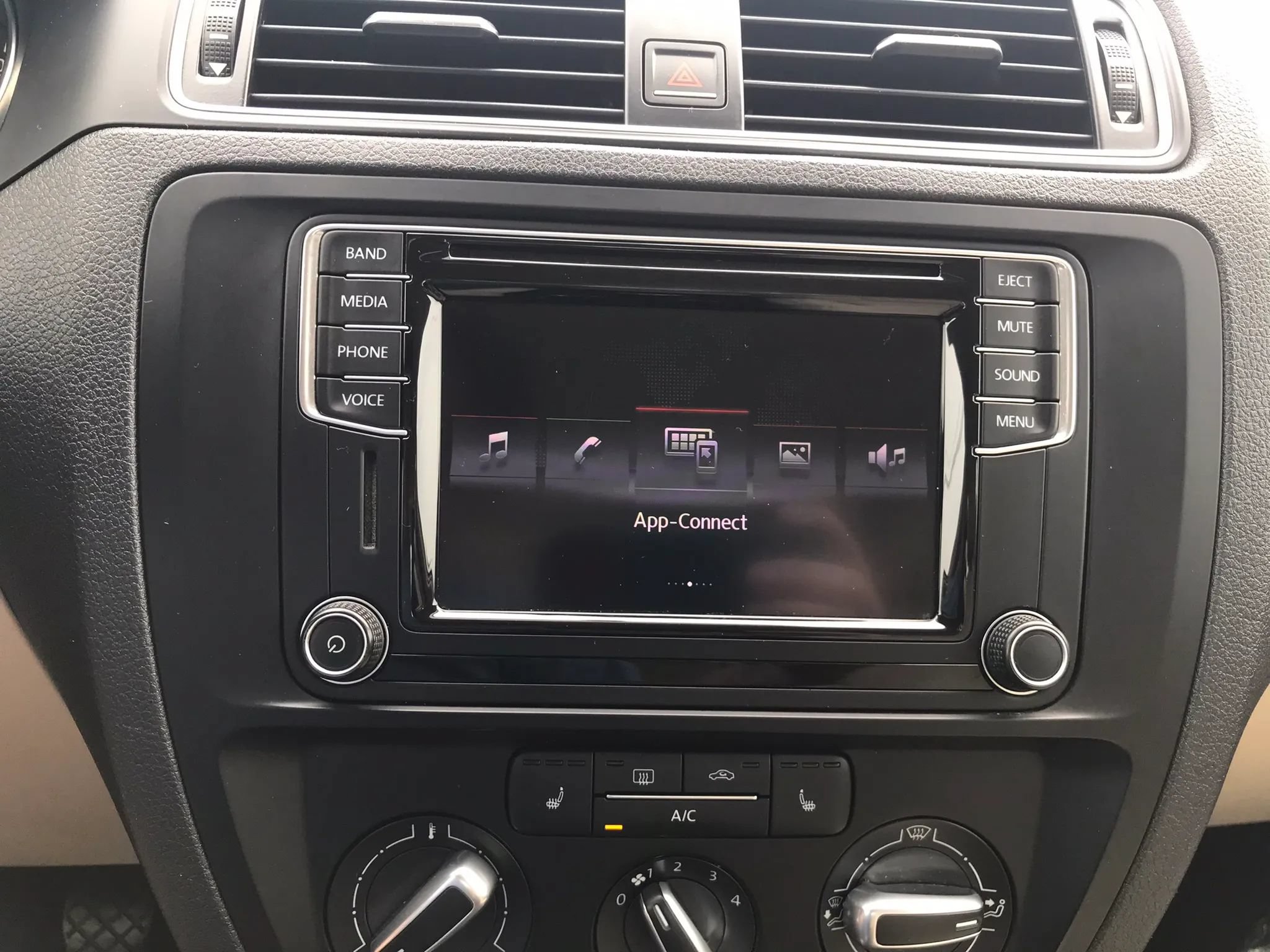 Used 2017 Volkswagen Jetta SE FWD image 27