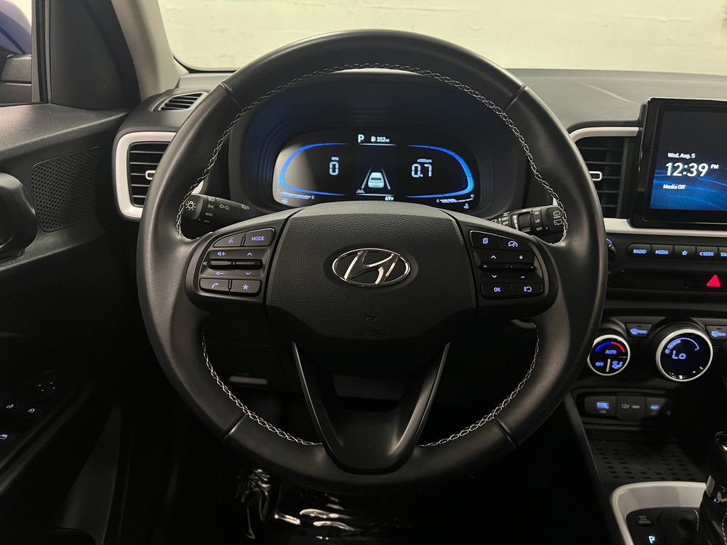 Used 2025 Hyundai Venue Limited FWD image 16