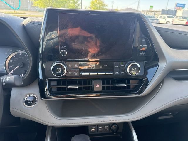 Used 2023 Toyota Highlander L FWD image 20