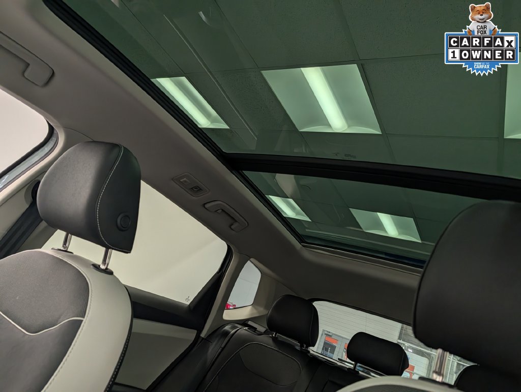 Used 2025 Volkswagen Taos SE w/ Panoramic Sunroof Package AWD/4WD image 26