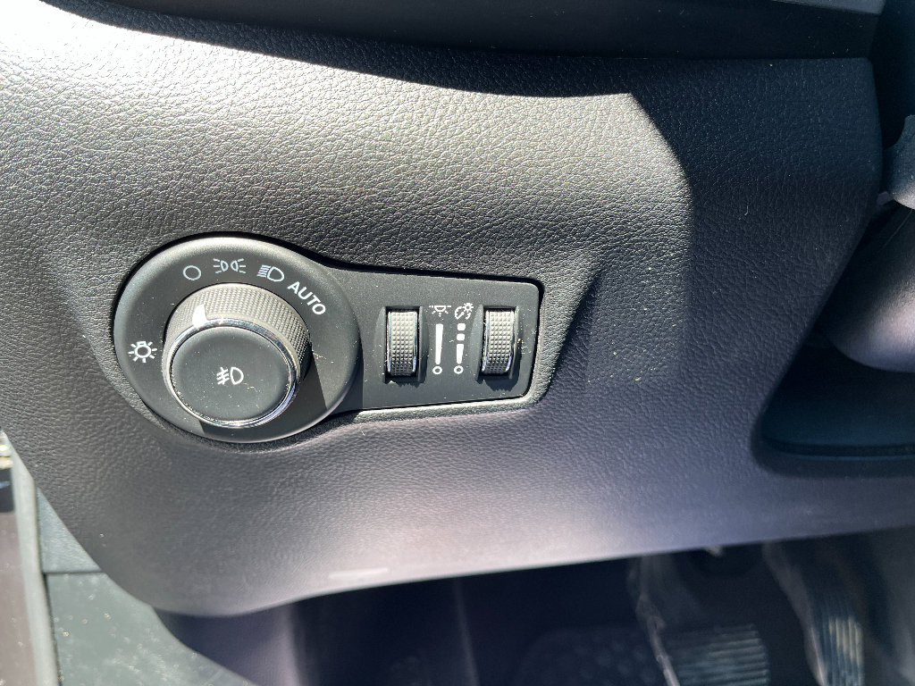 Used 2022 Jeep Compass Latitude image 40