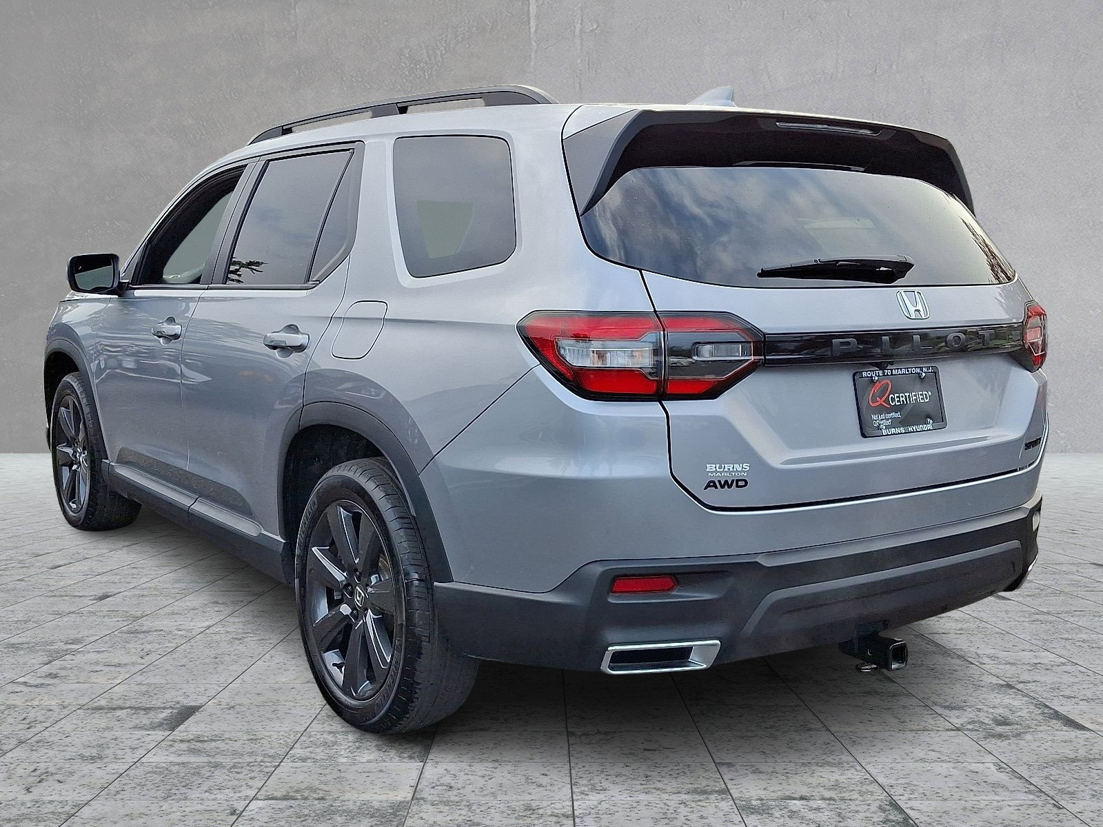 Used 2025 Honda Pilot Sport image 7