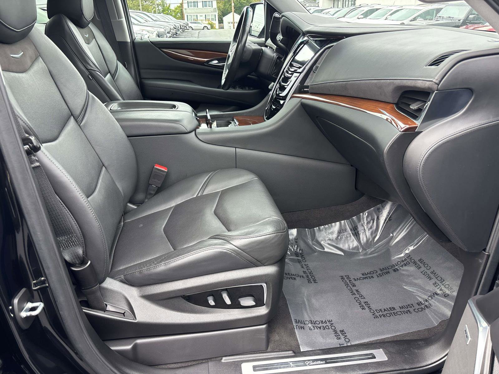 Used 2020 Cadillac Escalade Luxury image 18