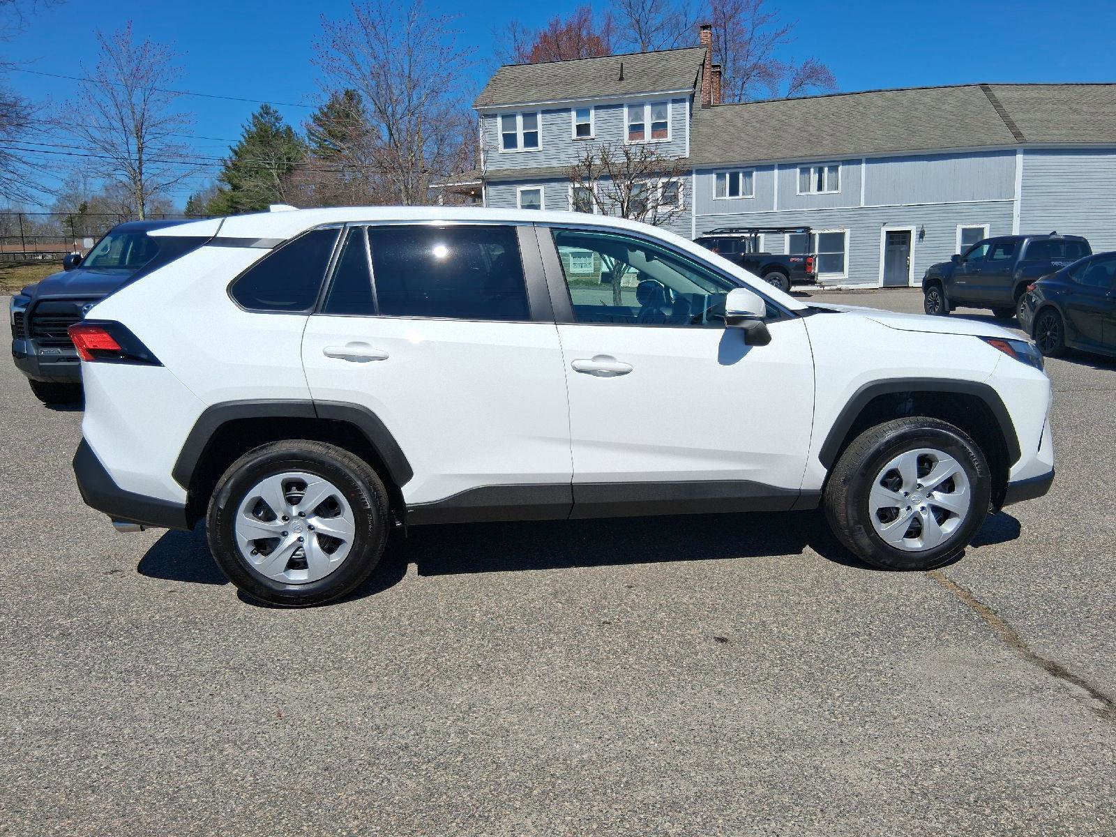 Used 2025 Toyota RAV4 LE image 8
