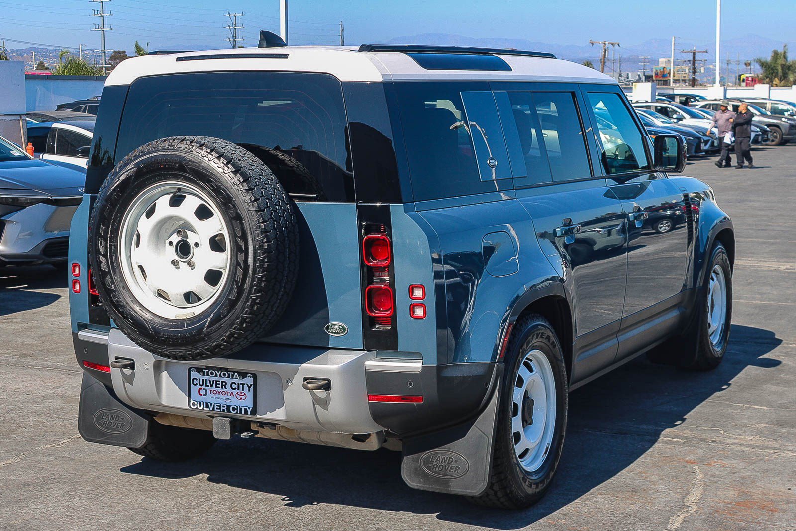 Used 2023 Land Rover Defender 110 S AWD/4WD image 9