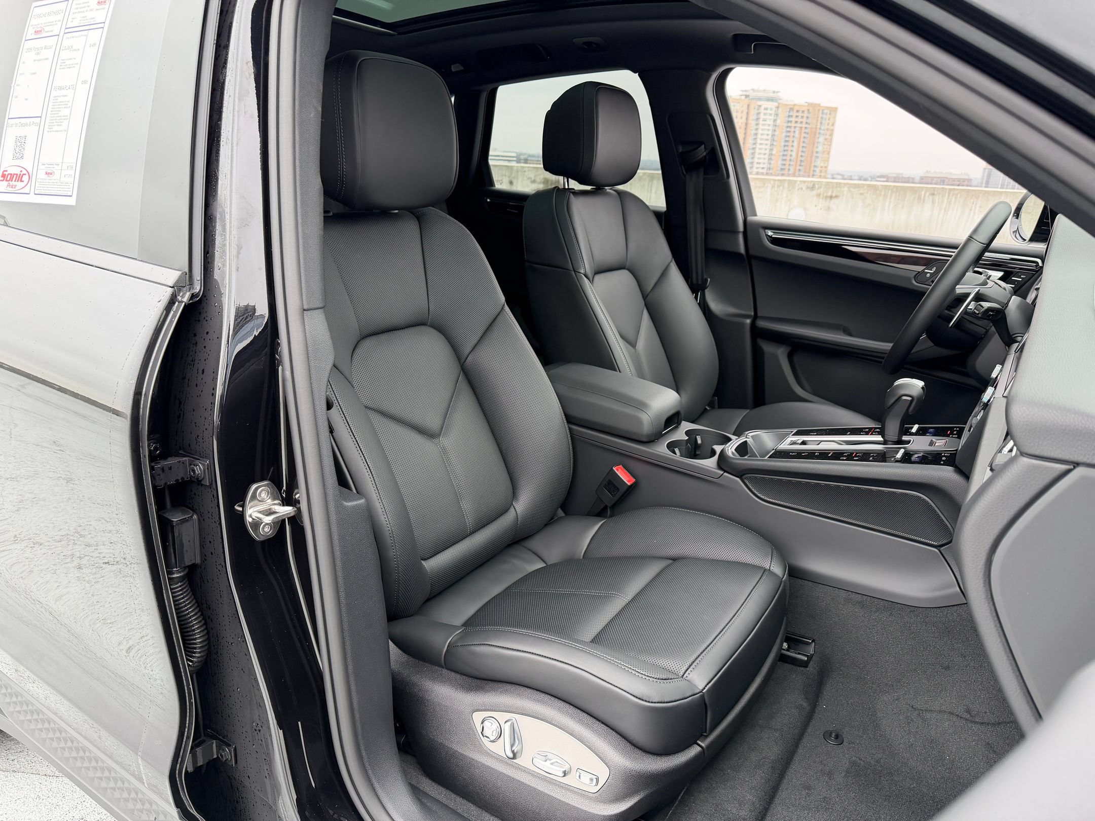 Certified 2026 Porsche Macan AWD/4WD image 14