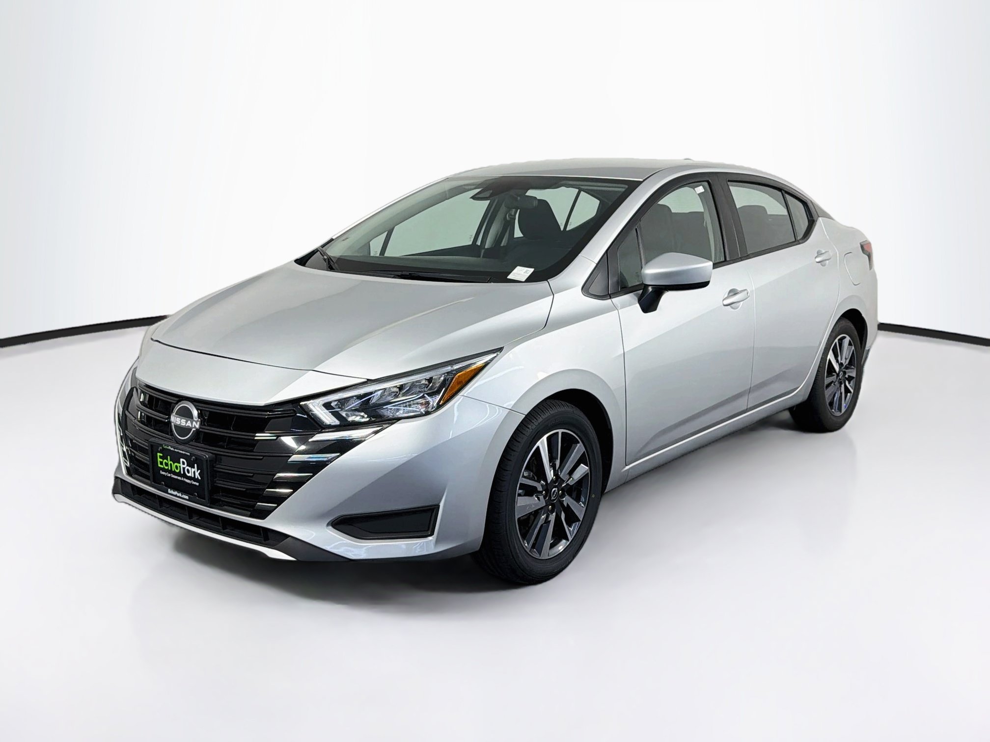 Used 2025 Nissan Versa SV FWD image 3