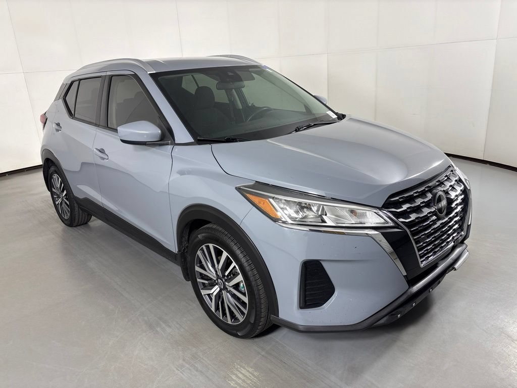 Used 2022 Nissan Kicks SV FWD image 2