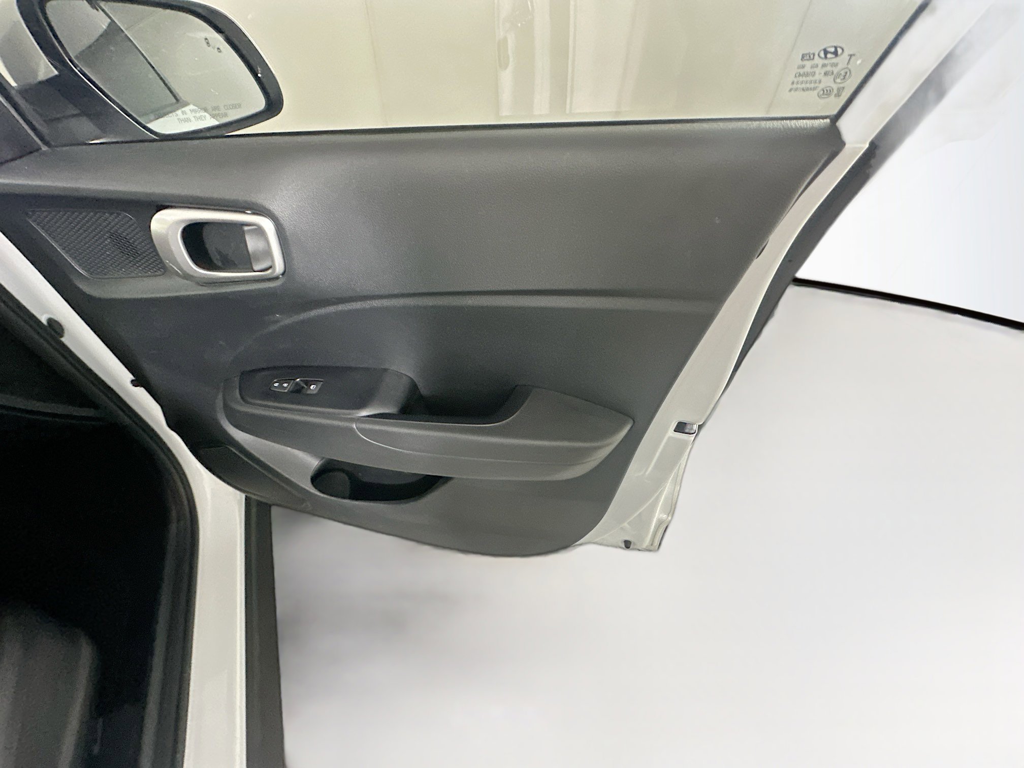 Used 2024 Hyundai Venue SEL image 31