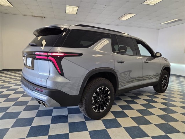 Used 2025 Chevrolet Traverse Z71 w/ Driver Confidence Package image 9