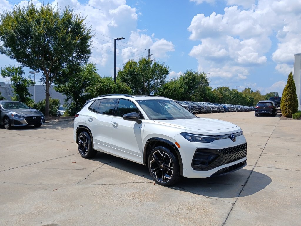 New 2026 Volkswagen Tiguan SE R-Line FWD image 1