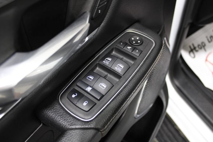 Used 2024 RAM 1500 Laramie AWD/4WD image 17