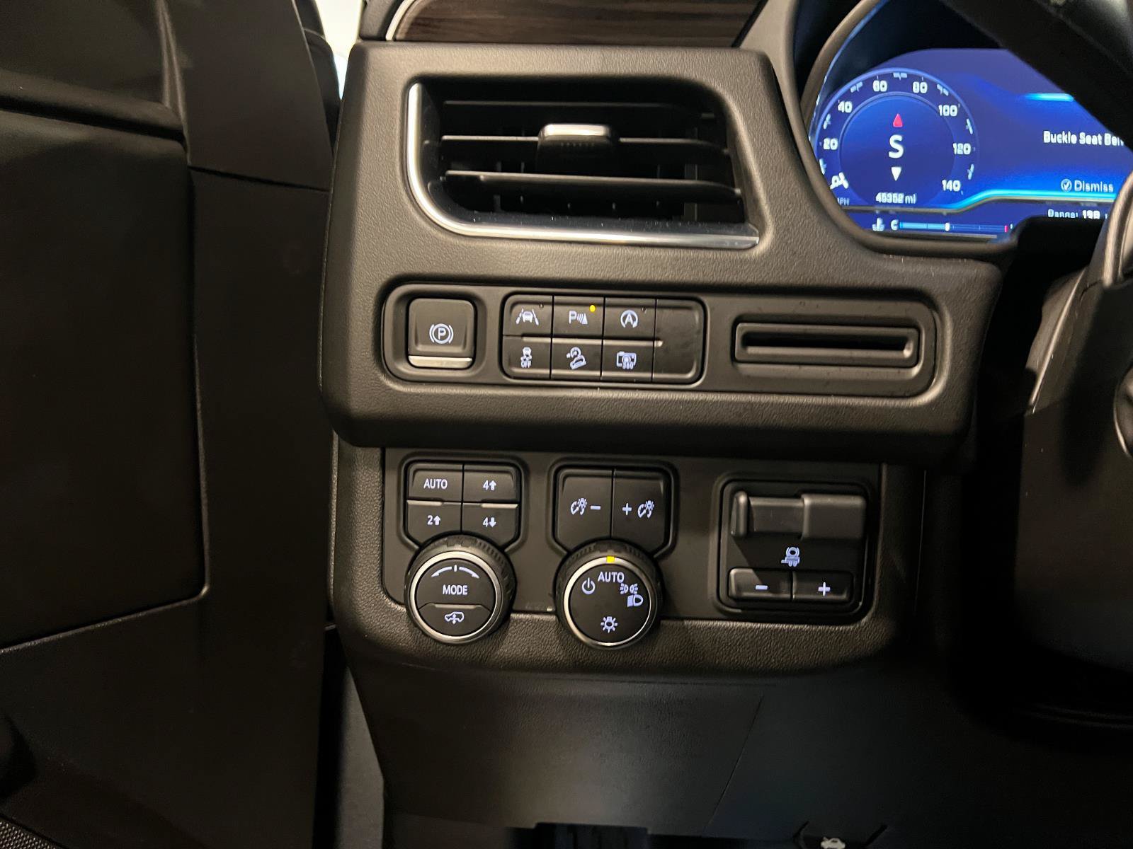 Used 2023 Chevrolet Tahoe Z71 w/ Z71 Off-Road Package AWD/4WD image 12