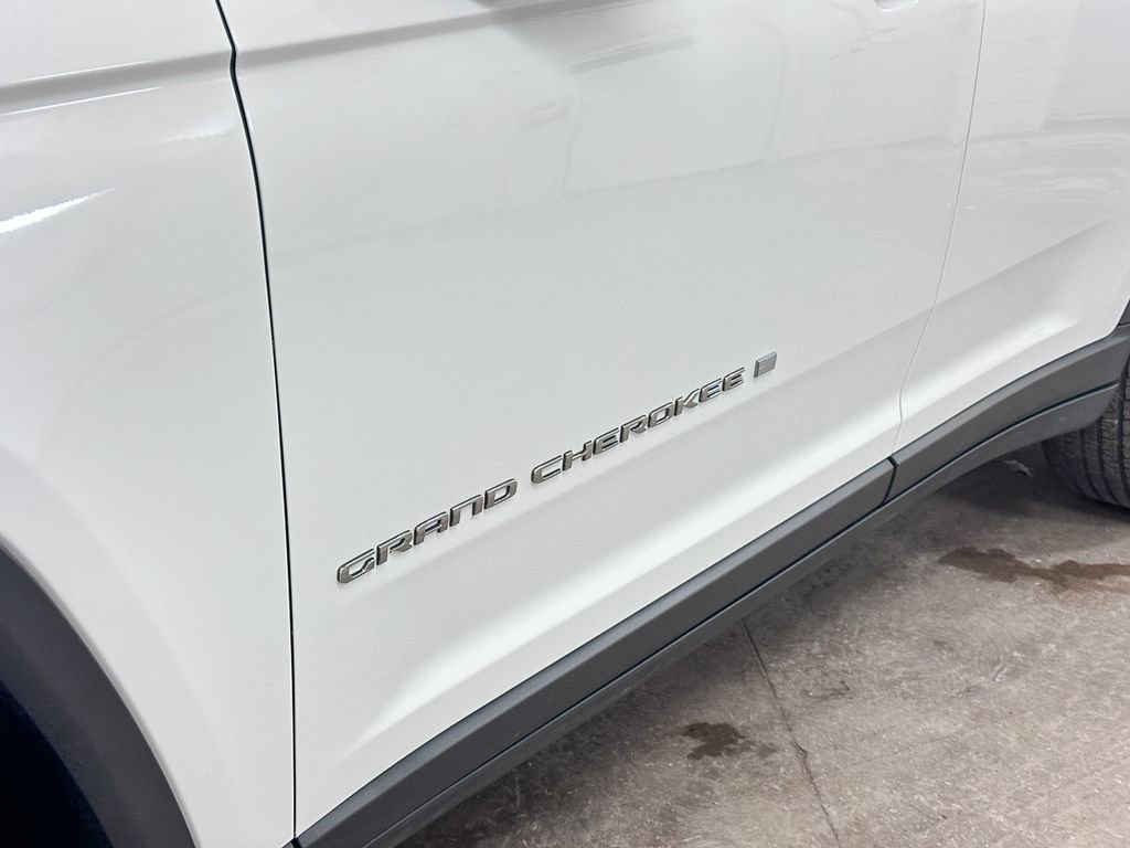 Used 2023 Jeep Grand Cherokee Laredo image 22