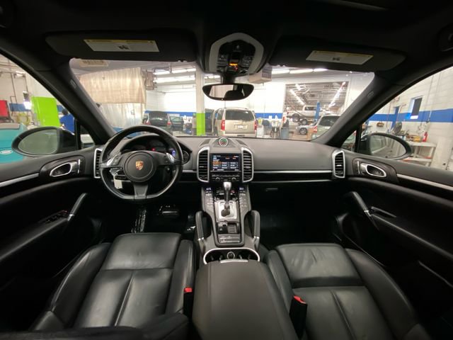 Used 2014 Porsche Cayenne Platinum Edition AWD/4WD image 28