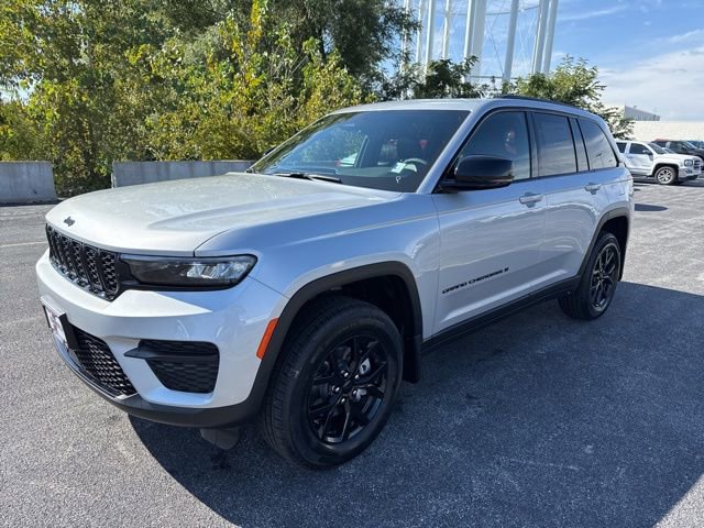 New 2025 Jeep Grand Cherokee Altitude w/ Trailer Tow Package