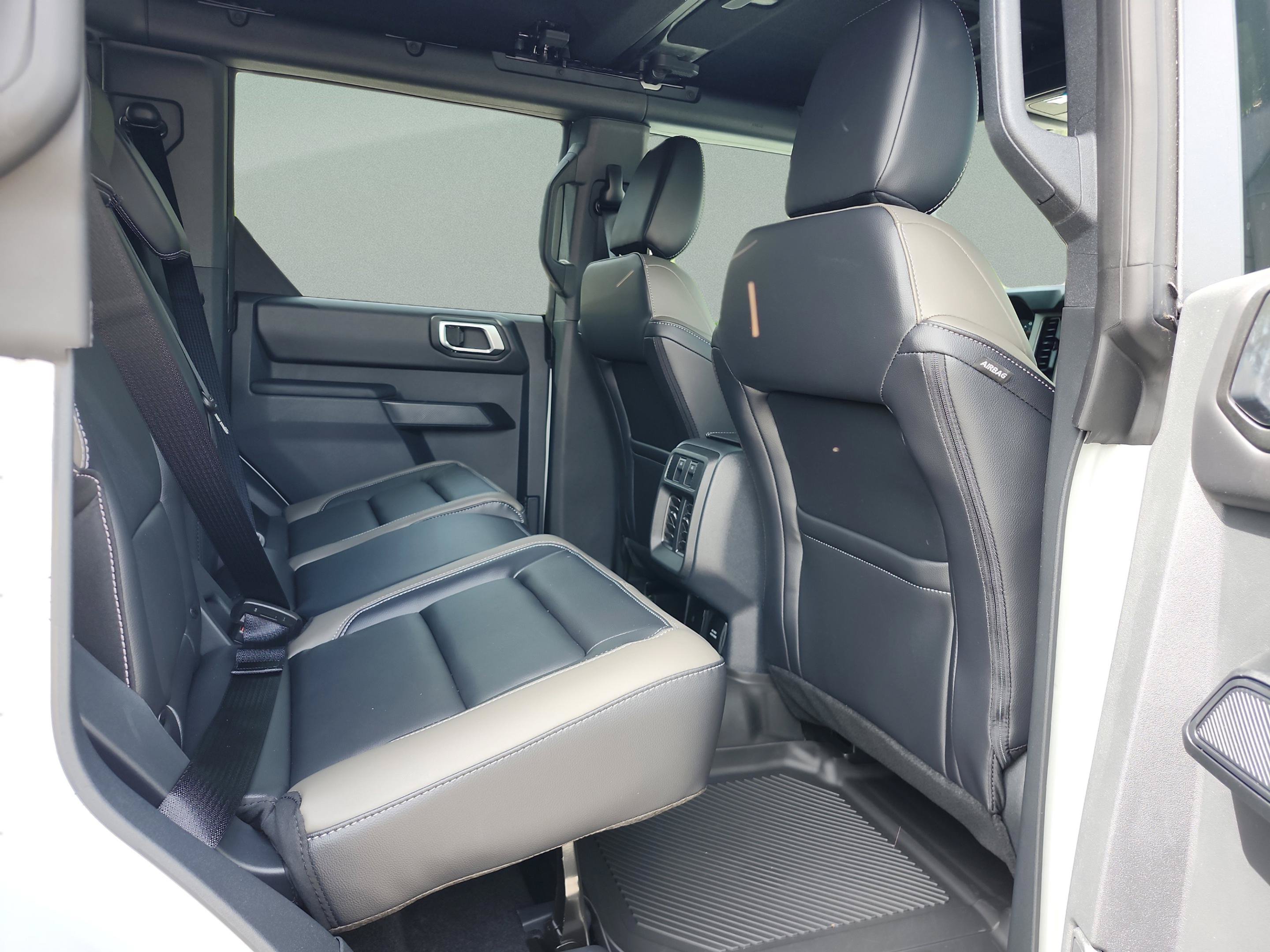 New 2026 Ford Bronco Outer Banks w/ Sasquatch Package AWD/4WD image 18